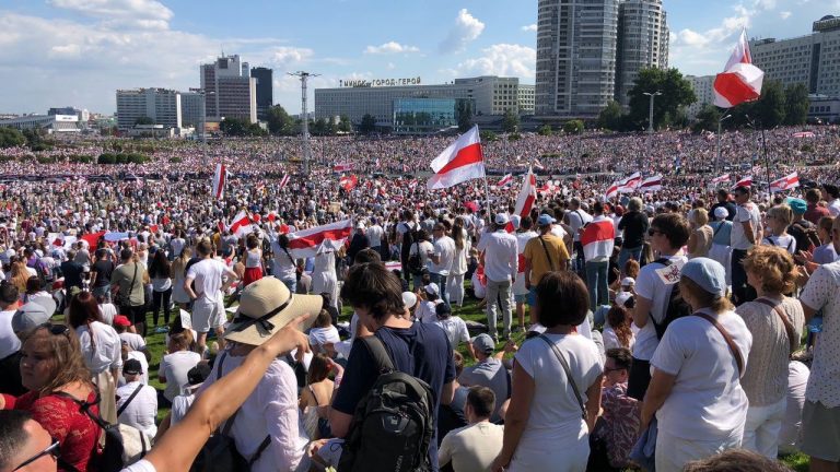 Lanț uman între Lituania și Belarus, marcând celebra „Cale Baltică” din 1989. Diplomația rusă: Opoziția de la Minsk vrea „vărsare de sânge”
