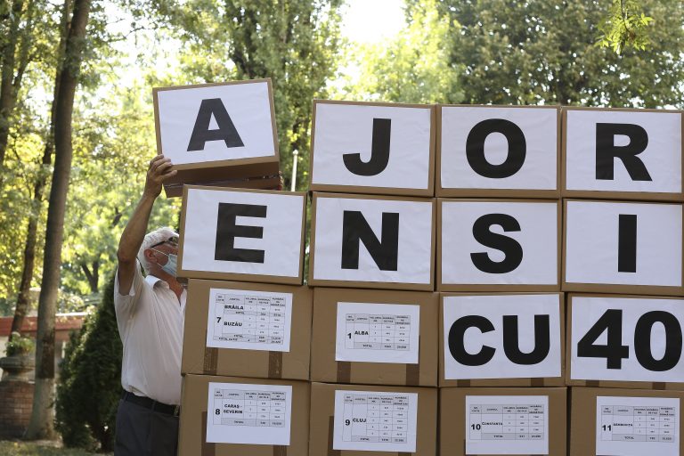Fitch: Majorarea pensiilor cu 40% creşte cheltuielile cu 4 puncte. Flexibilitatea bugetară, limitată