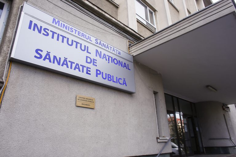 Șefa INSP, semnal de alarmă: Decesele vor continua să crească. Între 20 și 50 de persoane ajung zilnic în ATI. Asta înseamnă o supraaglomerare