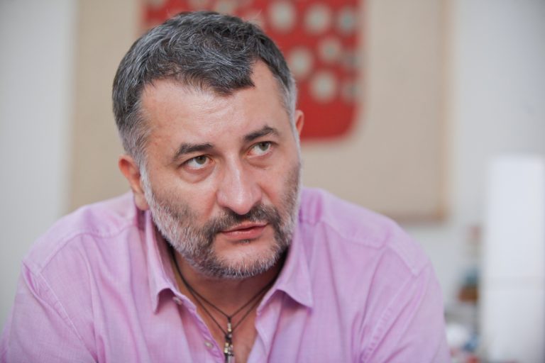 Gata, am rezolvat-o și p-asta. L-am ciopârțit pe Cristi Puiu