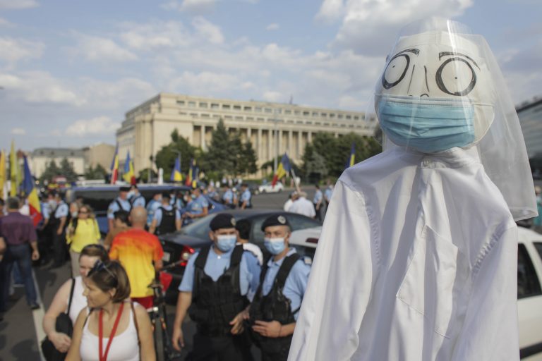 Politico: Dezinformarea alimentează cazurile de Covid-19 în România