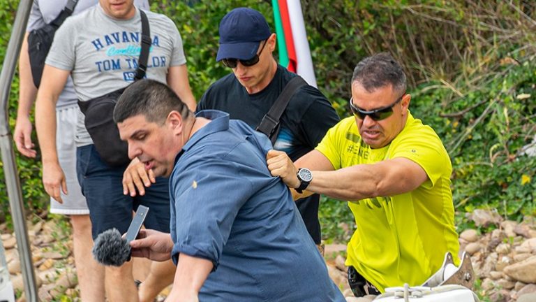 VIDEO | Cum au pornit protestele de stradă din Sofia, împotriva premierului Borisov, de la un bizar complot pe o plajă