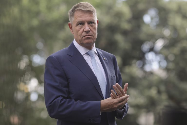 Romanian president Klaus Iohannis ridicules failed no-confidence vote brought by opposition