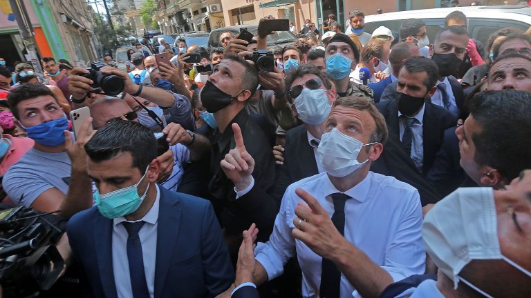 Peste 44.000 de libanezi cer ca Franța să preia controlul Libanului