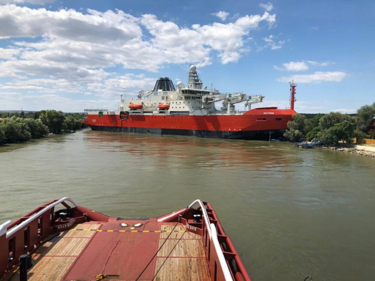 Spărgătorul de gheață Nuyina, în valoare de 2 miliarde de dolari, construit în România, a eșuat pe Dunăre