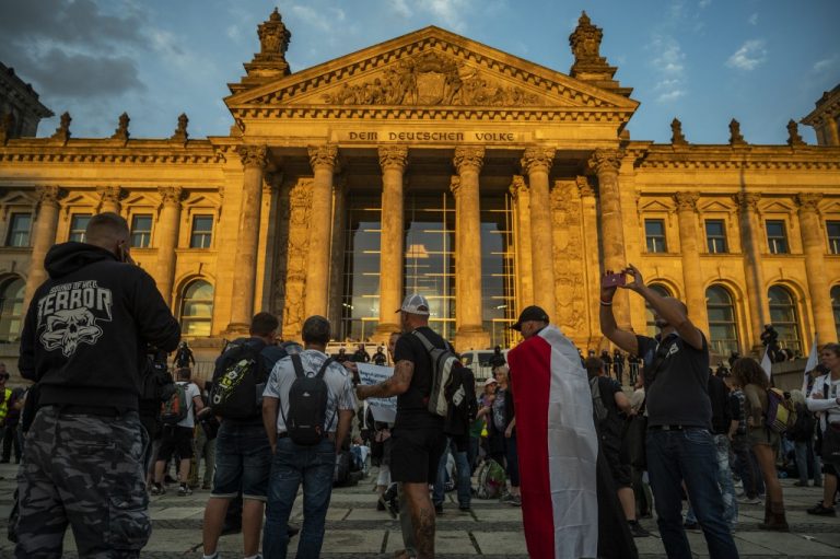 Președintele Germaniei și alți lideri politici descriu asaltul Parlamentului german drept un ”atac asupra democrației”