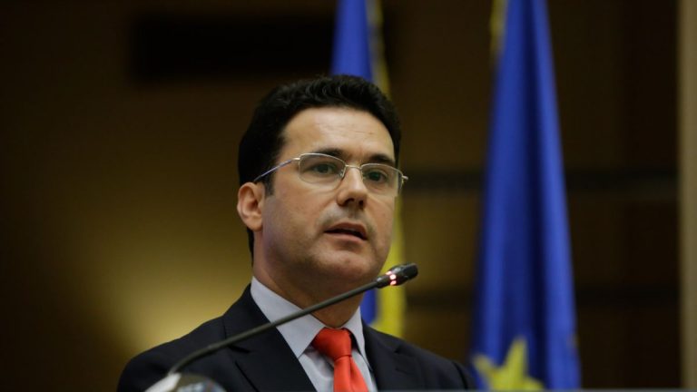 Rectorul SNSPA: profesorul Mircea Miclea îi datorează scuze preşedintelui României
