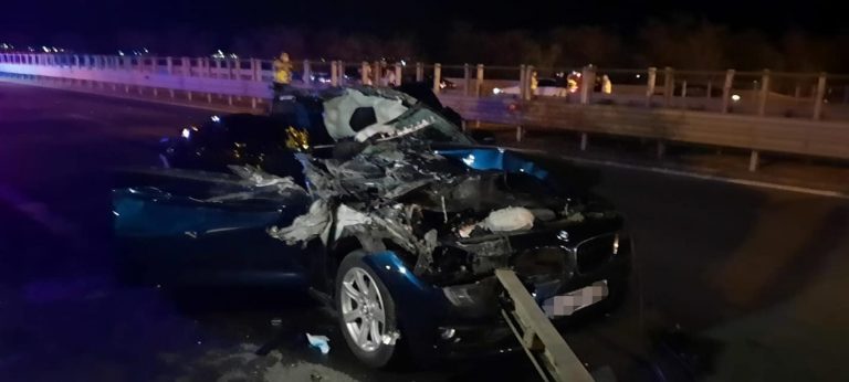 VIDEO | Carnagiu lângă Pitești: Un șofer, care a întors pe contrasens TIR-ul pe care îl conducea pe A1 și a provocat un accident cu doi morți, a fost reținut