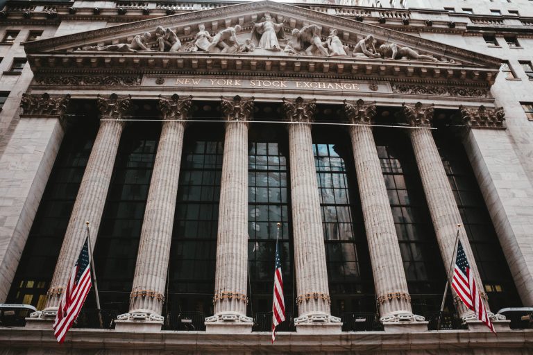 Averea cumulată a multimiliardarilor de pe Wall Street a crescut cu 40% în timpul pandemiei de coronavirus