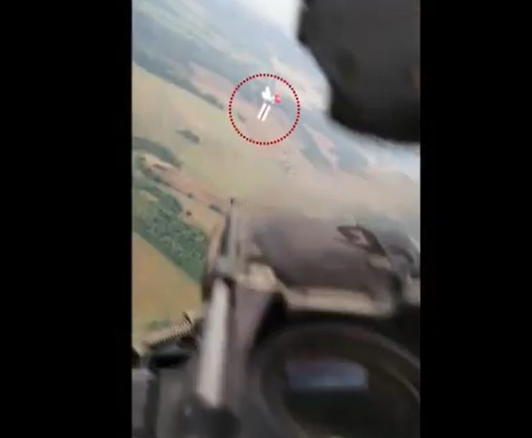 VIDEO | Escadrilă de elicoptere militare, trimisă de regimul Lukașenko să lupte contra unor baloane lansate din Lituania