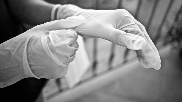 DSP Prahova, acuzată de medicii de familie că le pasează responsabilitatea cazurilor de pacienţi Covid-19 care nu sunt internaţi