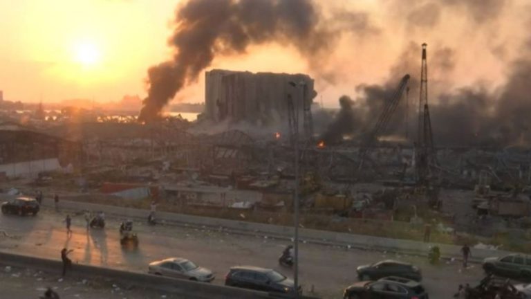 Orașul Beirut, zguduit de două explozii asemănătoare cu cele de la Hiroshima și Nagasaki. Spitalele și străzile orașului sunt în haos