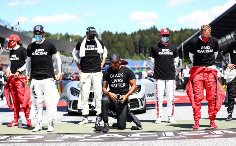 VIDEO | Carlos Sainz, replică dură pentru Hamilton, care l-a criticat că n-a îngenuncheat pentru #blacklivesmatter la finalul Marelui Premiu al Austriei