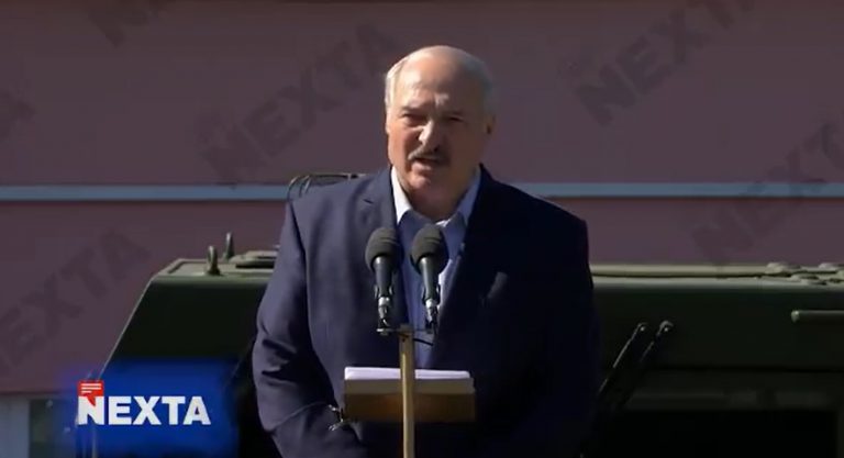 VIDEO | „Până nu mă omorâți, nu vor avea loc alte alegeri”. Momentul în care Lukașenko este huiduit de muncitorii fabricii de automobile MAZ