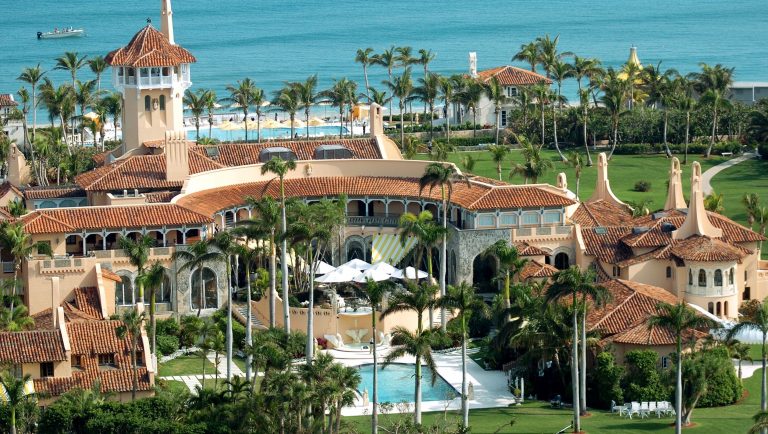 Departamentul Justiţiei din SUA publică justificarea percheziţiei la reşedinţa din Florida a lui Donald Trump