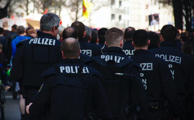 „Chestiunea crucială este dacă el va scăpa nevătămat”. Navalnîi se află sub protecţia poliţiei în spitalul din Berlin unde este internat