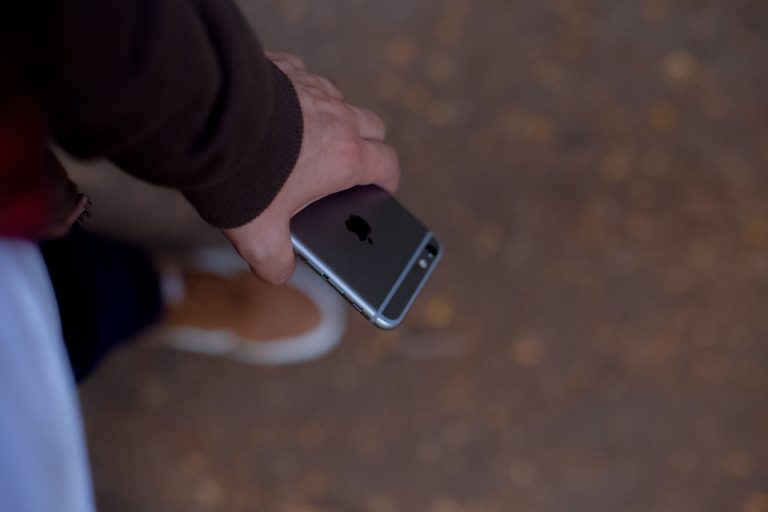 Număr de telefon „norocos”, cumpărat la licitaţie în China cu aproape 300.000 de euro