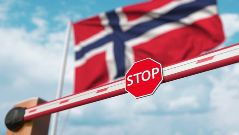 Norvegia amână relaxarea restricţiilor şi recomandă evitarea călătoriilor în străinătate