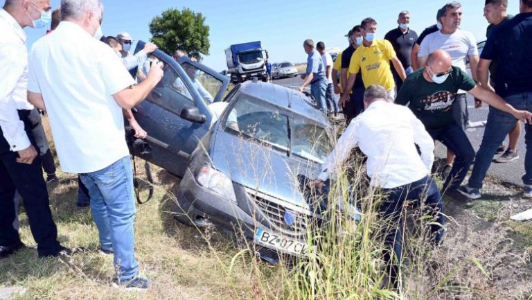 Ministrul Agriculturii, martor al unui accident, a sărit în ajutorul victimelor