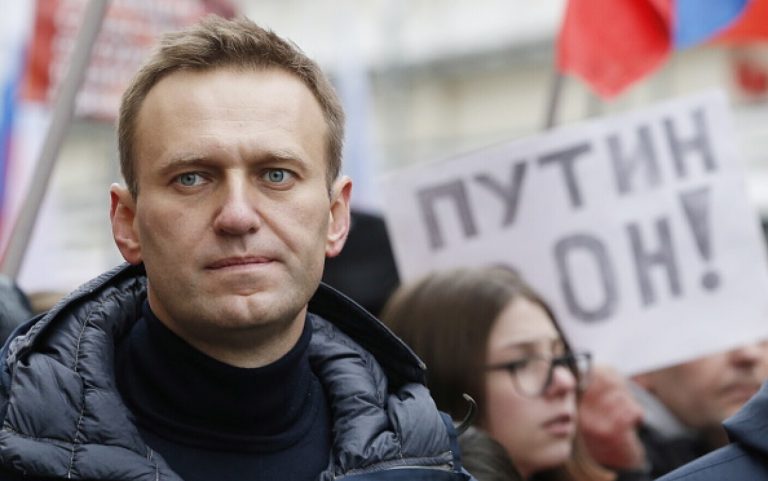 Încarcerarea solitară a opozantului rus Aleksei Navalnîi, prelungită într-un proces cu uşile închise