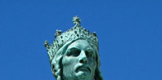 Hungarian king Andrew II, Millenium monument, Buadpest. Wikipedia