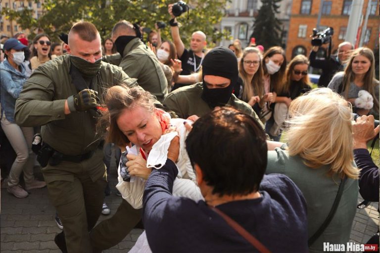 „Căpcăunii” lui Lukașenko, demascați de hackeri. Datele personale a 1.000 de polițiști, divulgate ca răzbunare pentru încercarea de-a reprima protestele