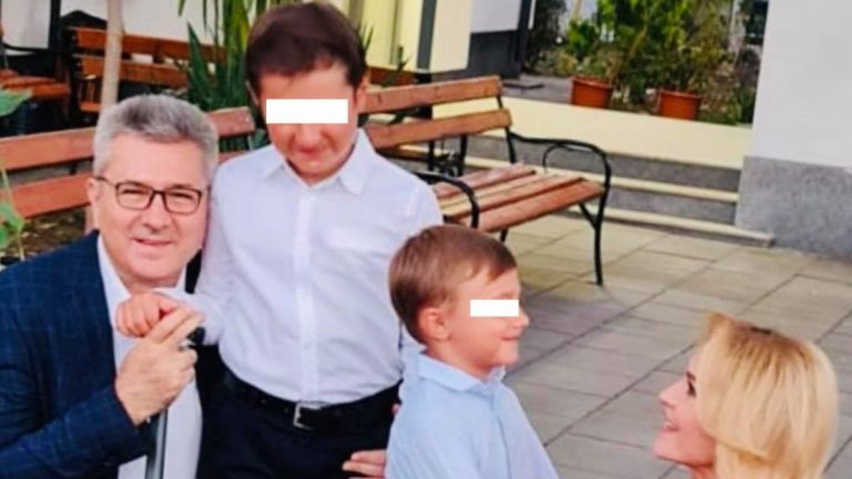 Gabriela Firea și Florentin Pandele, cercetați după ce și-au însoțit copiii în clasă, în ciuda regulilor