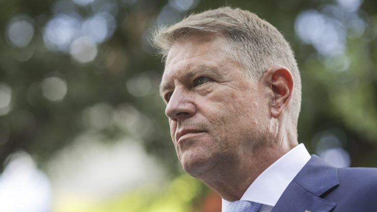 Preşedintele Iohannis a promulgat legea privind desfiinţarea Secţiei pentru investigarea infracţiunilor din justiţie (SIIJ)