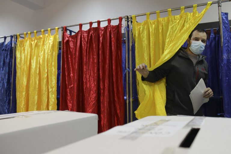 Exit-poll Avangarde-CURS: Participare mai mare a tinerilor decât în 2016, până la prânz. Votanții de peste 60 de ani, în număr mai mic la vot