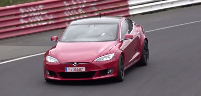 Tesla lansează cea mai rapidă mașină de serie din lume: Viteza maximă 320 km/oră. Cât va costa și cea mai ieftină mașină a companiei