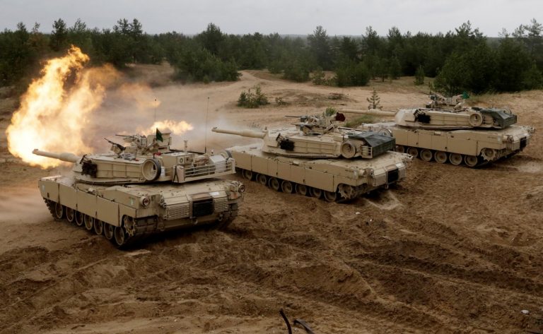 VIDEO | Militarii americani au început în Lituania manevre cu tancuri Abrams, pe fondul creşterii tensiunilor cu Belarus