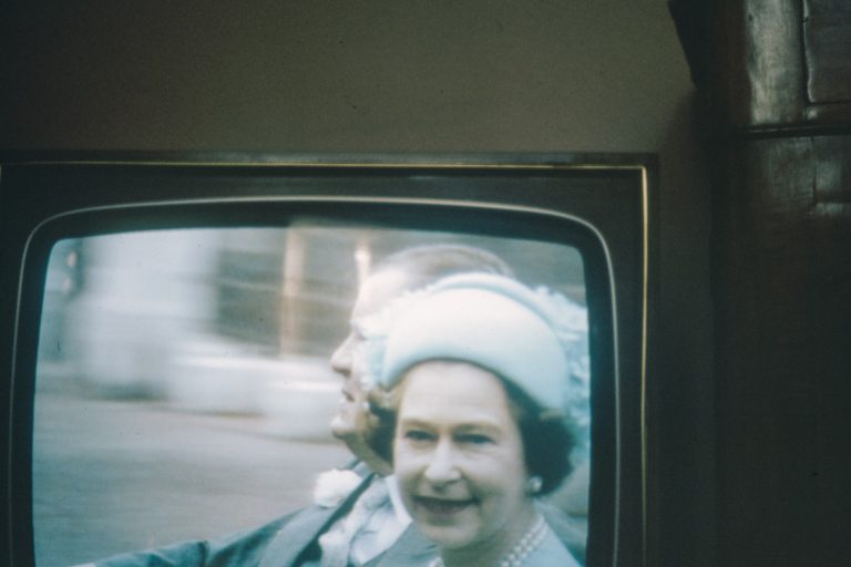 „Castelul din cărți de joc” se clatină. Regina Elisabeta ar putea fi înlăturată de la putere în mai multe țări din Commonwealth