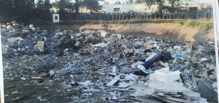 Constanța | Depozit ilegal de deşeuri la marginea localităţii Cogealac