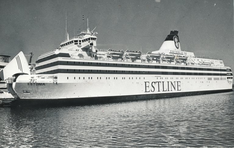 Concluziile anchetei despre feribotul de pasageri Estonia, naufragiat în 1994, sunt puse la îndoială de un documentar. Dezvăluirea unor noi elemente