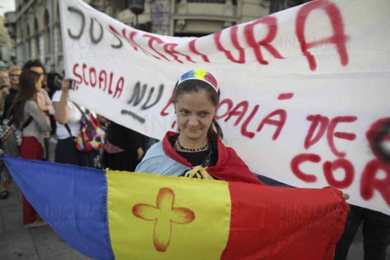 Hundreds gather in Romania for anti-mask rallies