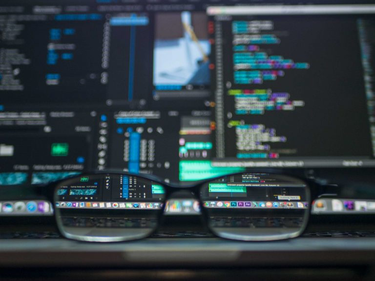 Noua frontieră a confidențialității: Europa vrea să impună măsuri restrictive ochelarilor inteligenți
