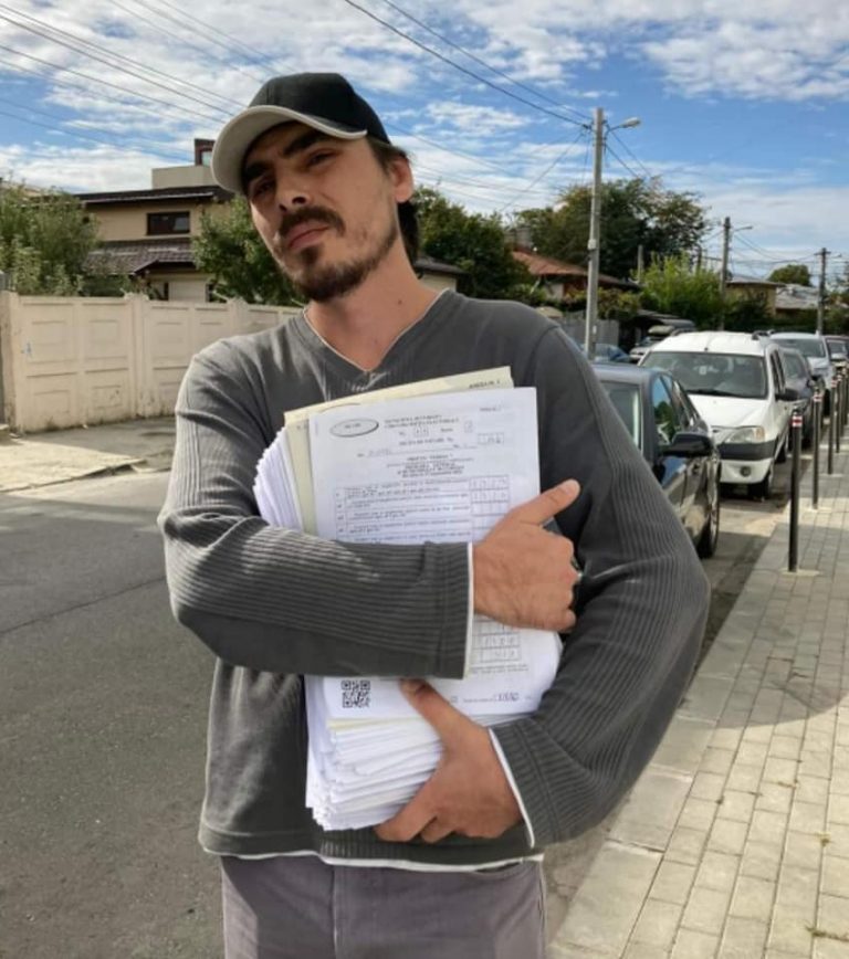 Cine este bărbatul prins cu teancul de procese verbale, care a declanşat “explozia” de la Sectorul 1