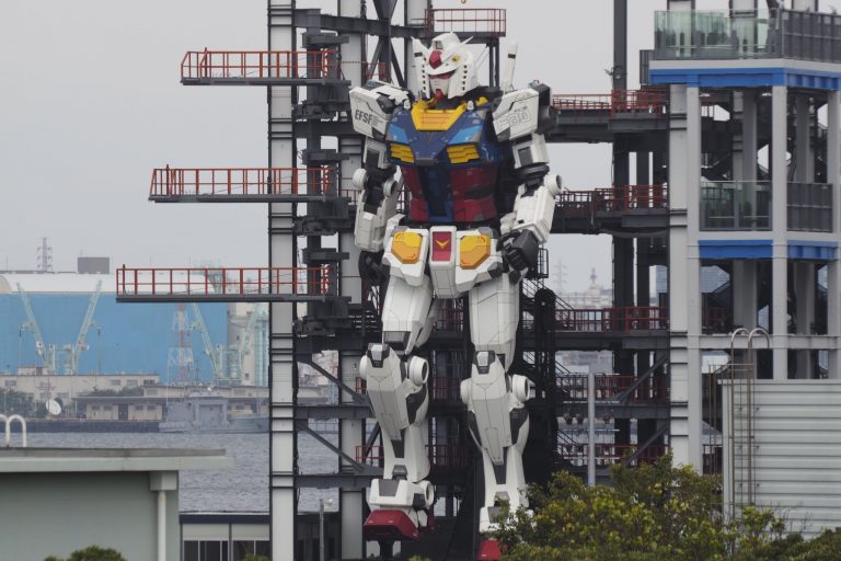 VIDEO | Gundam, robotul gigantic care îi fascinează pe japonezi
