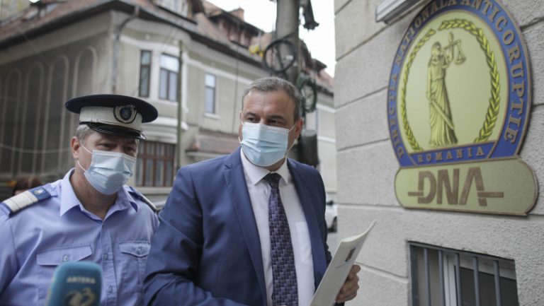 Şeful Jandarmeriei şi foştii şefi Ionuţ Cătălin Sindile şi Constantin Florea, urmăriţi penal de procurorii DNA