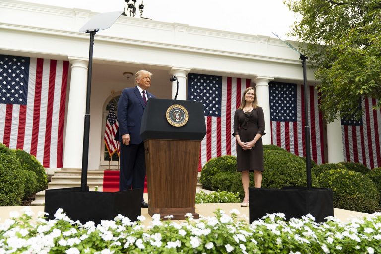 Victorie uriașă pentru Tump: Judecătoarea Amy Coney Barrett,  confirmată la Curtea Supremă