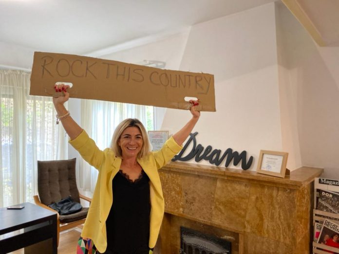 66bb6a42-0965-4b6e-ba6d-25161412f4b6 Oana Bizgan, independent lawmaker Romanian Parliament/deputat independent