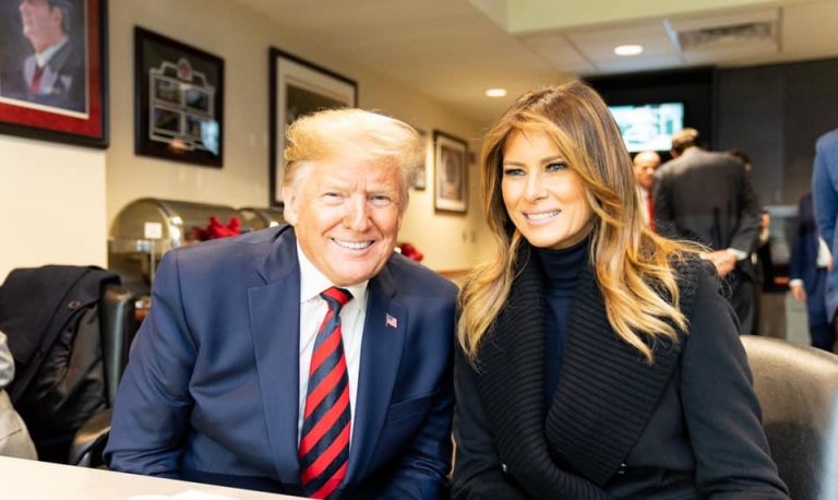 Donald Trump și soția sa au COVID-19. Mesajul Melaniei: „Vom trece prin asta împreună”