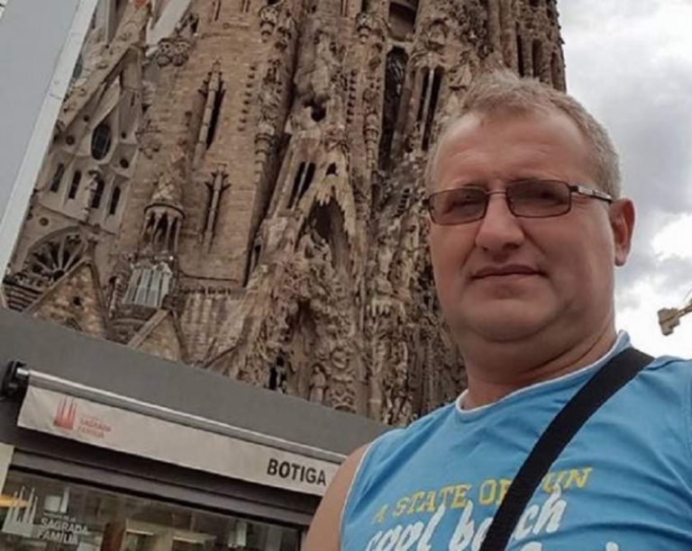 Fostul primar din Şotrile, condamnat pentru pornografie infantilă, câştigă în instanţă anularea unui ordin de prefect care constata încetarea mandatului
