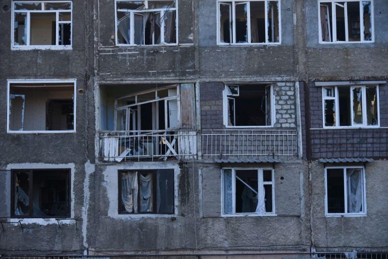 Nagorno-Karabah, în „Vestul Sălbatic al Rusiei”. La ce se referă tactica „salamului feliat”