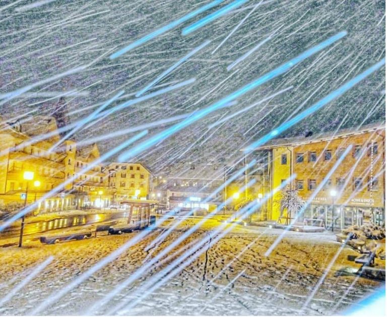 Vortex polar deasupra Europei. În unele țări stratul de zăpadă atinge aproape un metru