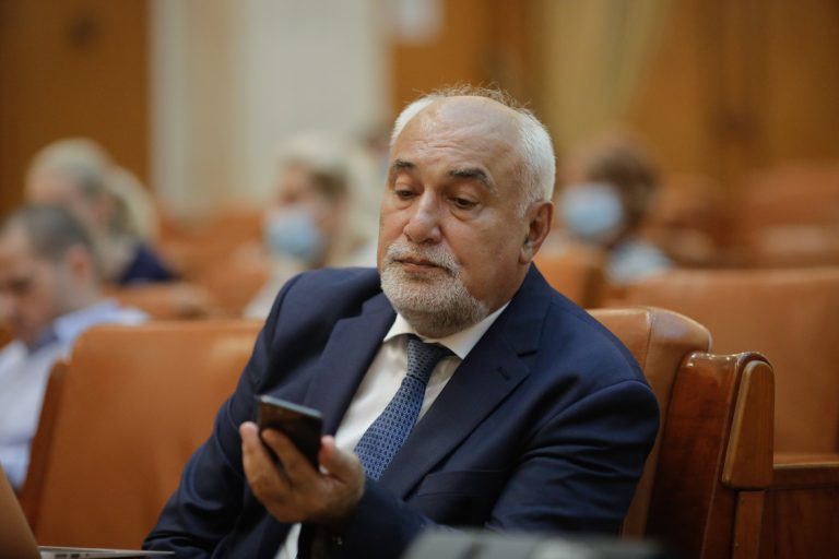 Procurorii pot relua urmărirea penală în cazul lui Varujan Vosganian, după ce nu a mai prins loc pe liste și va rămâne fară imunitate: Am ales să nu candidez la alegerile parlamentare