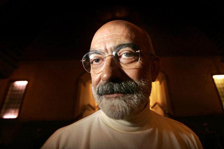 Am stat de vorbă cu un om băgat într-o cușcă