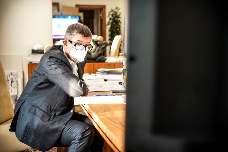Premierul Cehiei a prezentat scuze, de cinci ori, populației pentru impunerea noilor restricții