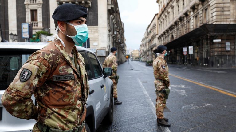 Măsuri drastice anti-COVID în Italia: Armată pe străzi, masca obligatorie și în aer liber, iar localurile se închid la ora 22:00