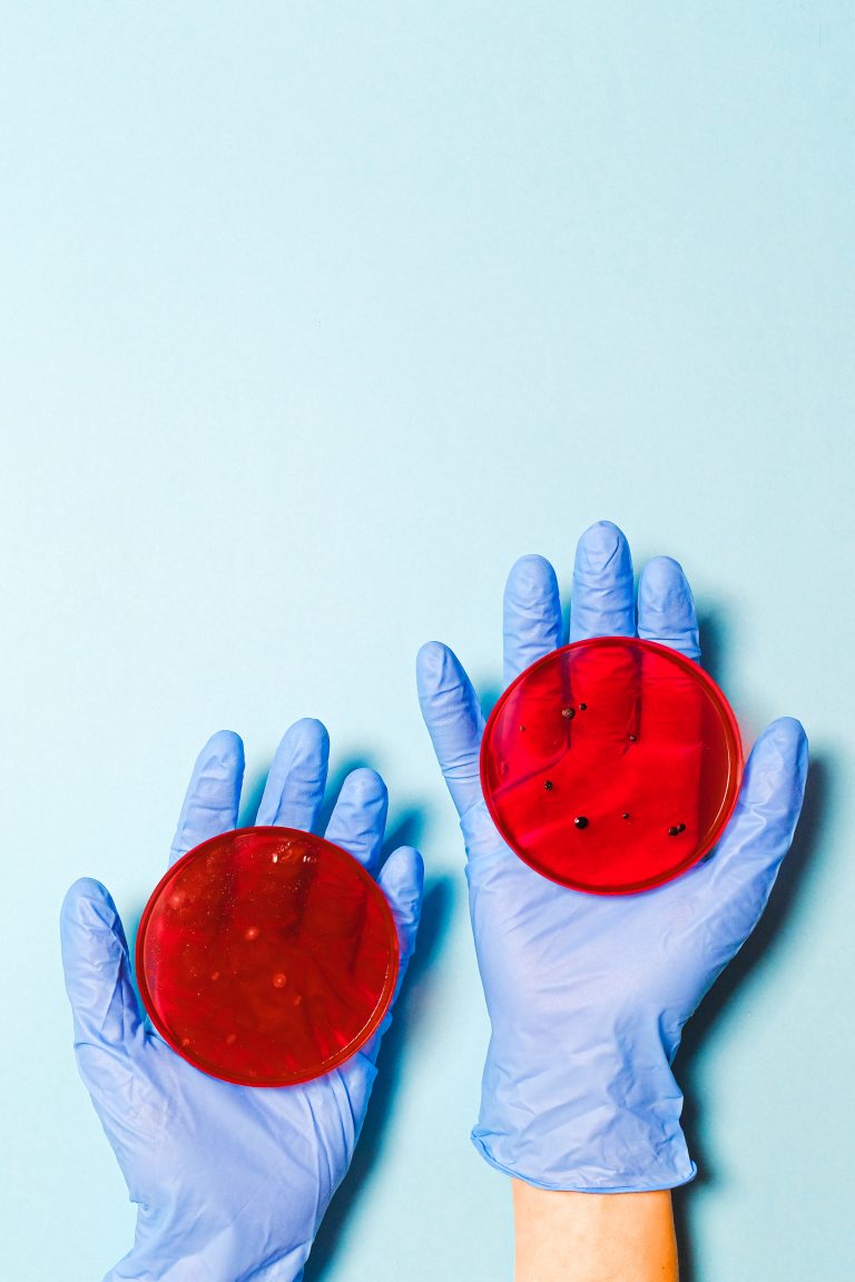 Cum reușesc bacteriile să păcălească regulile evoluției și să devină rezistente la antibiotice